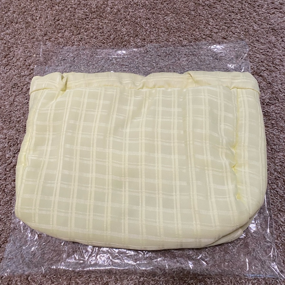 Urban Outfitters Petal Drawstring Shoulder Bag NWT - Picture 6 of 9